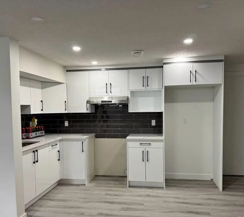 Kitchens & Cabinets